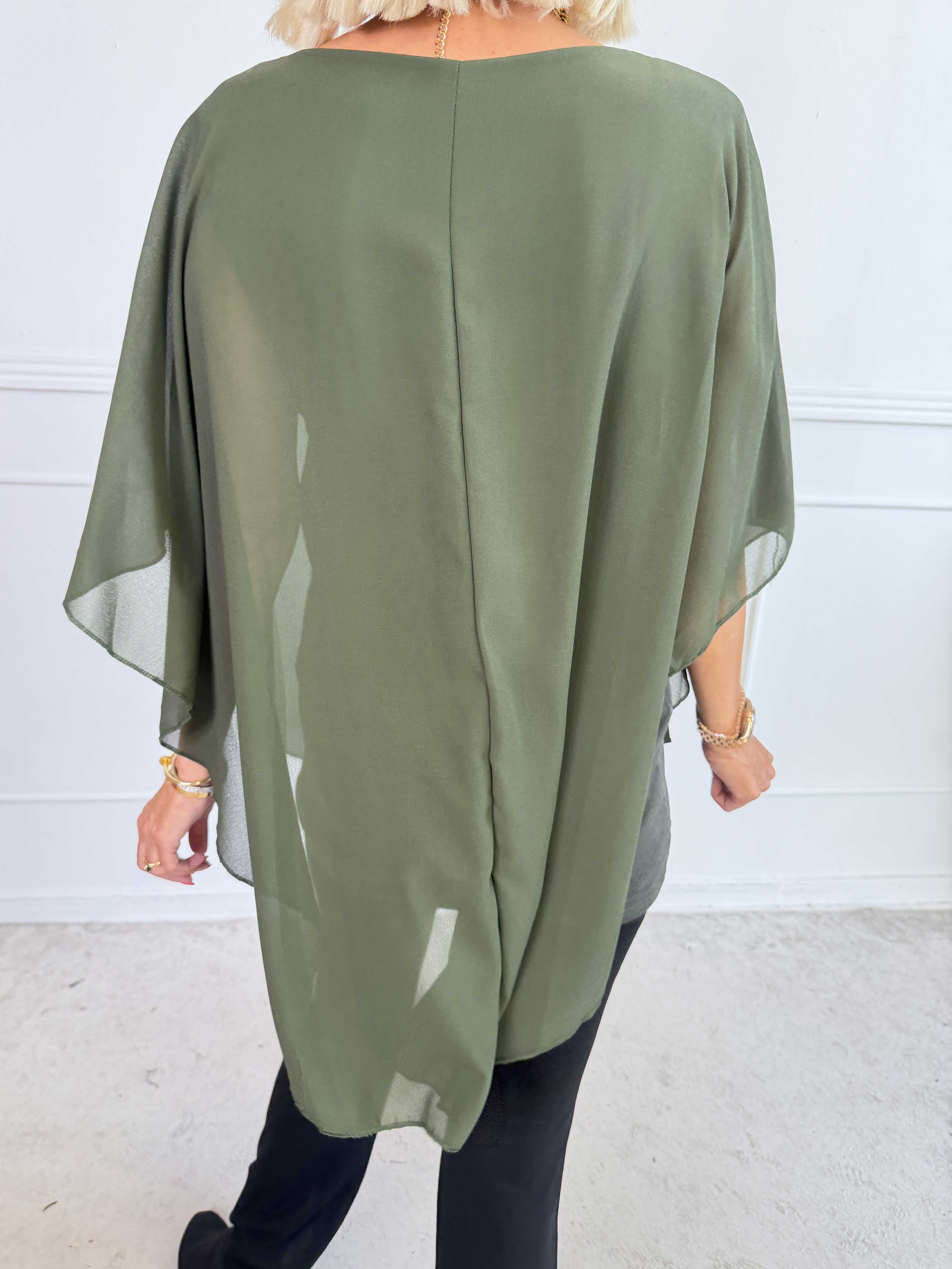 Kenya Shirt - Elegant bluse med let chiffonlag og rund udskæring